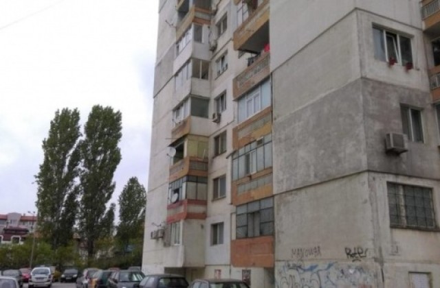 Мъж загина след падане от блок във Варна