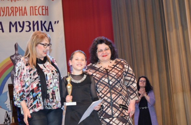 9-годишната Аделина Радева от Русе е носител на Гран при на конкурса „Нова музика”