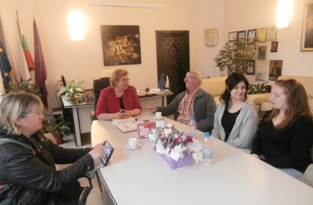 Две стажантки от Франция на работа в детска ясла и градина в Ловеч