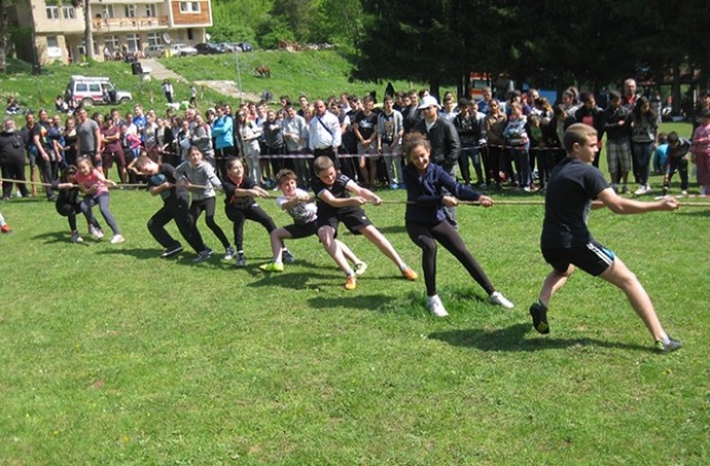 Над 500 ученици участваха в спортния празник