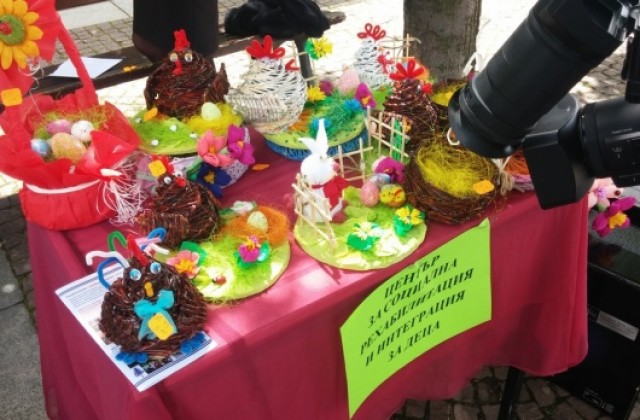 Благотворителен базар в центъра на Дупница