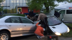 Кола се заби в канавка след катастрофа в София СНИМКИ