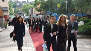 56 абитуриенти в неравностойно положение изживяха своя Звезден бал