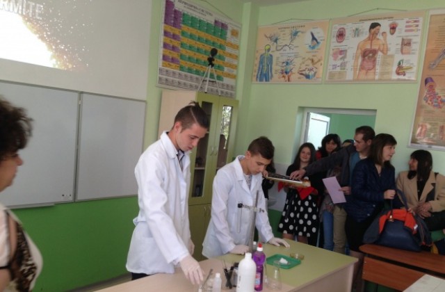 С нови учебни кабинети  СОУ „Георги Измирлиев” посрещна патронния си празник