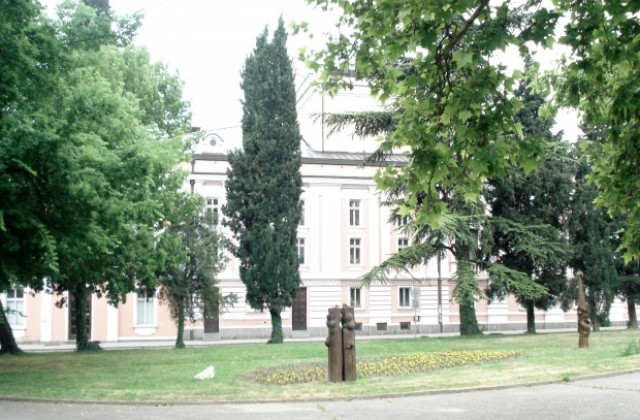 Ученици решават екологични тестове в Зелена олимпиада