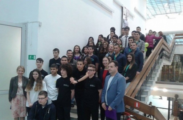 Ученици представят иновативни проекти във В. Търново