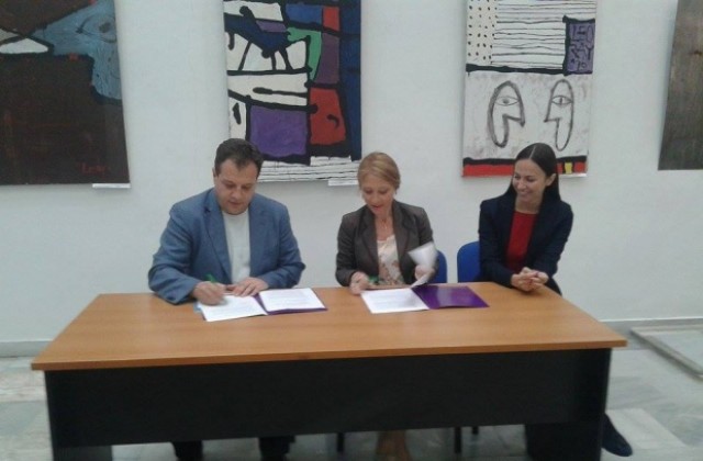 Община В. Търново подписа споразумение за партньорство с Фондация „Джуниър Ачийвмънт”