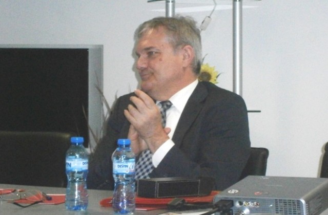 Липсата на диалог може да се окаже фатална за мандатоносителя и за кабинета