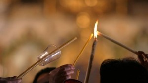 Благодатният огън във Варна отново идва от Румъния