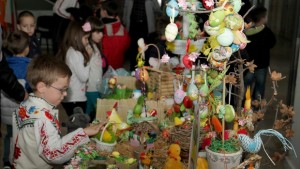 Деца наредиха Великденска изложба