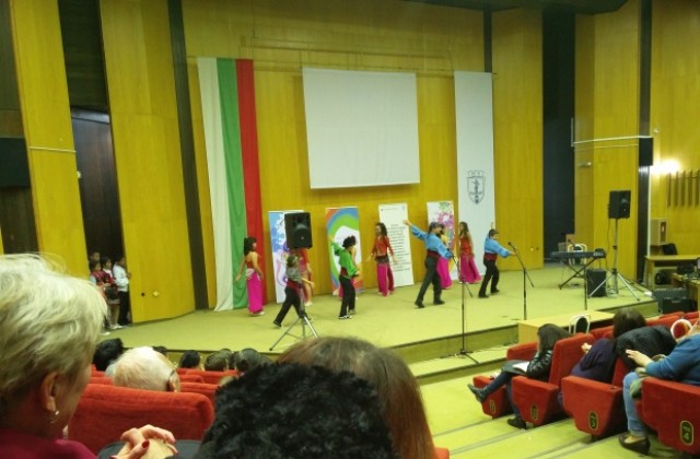 Празничен концерт и изложба, част от фестивала „Етноритми без граници“, се проведоха в Пленарна зала
