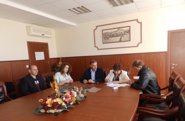 Община Нова Загора и синдикалните организации подписаха Колективен трудов договор