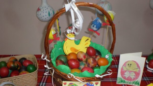 Деца боядисваха яйца в Стралджа