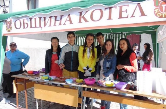 Котленци боядисваха великденски яйца