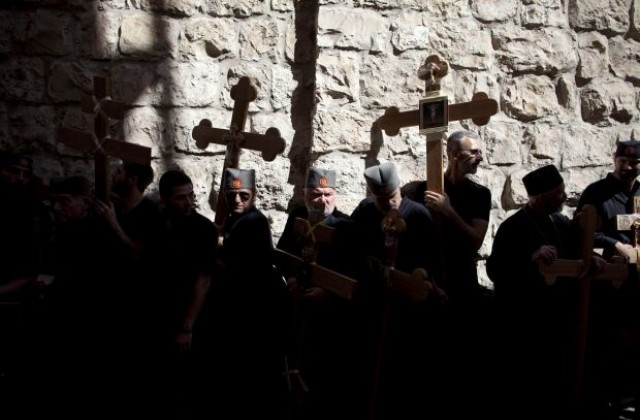 Хиляди православни християни се събраха в Ерусалим на Разпети петък