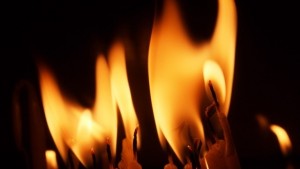 Епископ Григорий носи Благодатния огън за цяла България