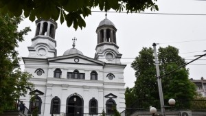 Отец Венци Надяваме се чрез спонсори да продължим традициите в