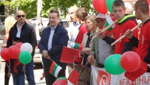 На всеки километър 100 социалисти манифестират в Бургас