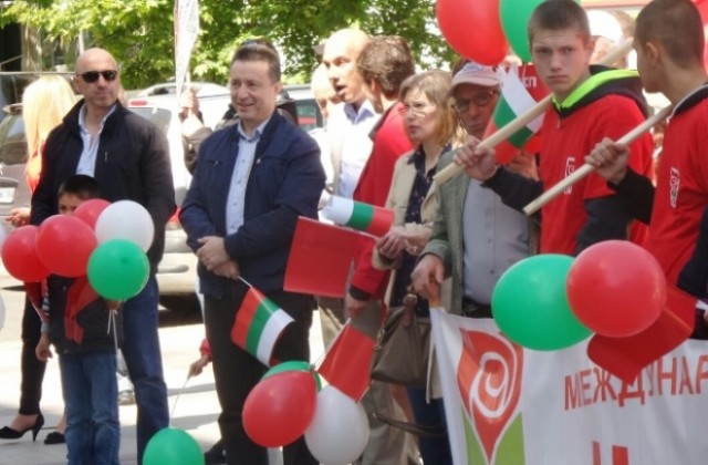 На всеки километър: 100 социалисти манифестират в Бургас