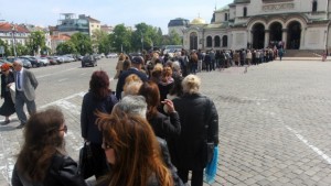 Опашки се извиха пред иконата Света Богородица Всецарица ВИДЕО