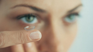 Сони чака патент за контактни лещи способни да записват видео