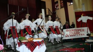 400 самодейци участваха във фолклорен събор