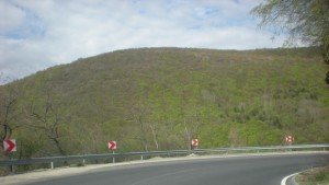 Шофирайте с повишено внимание в прохода Шипка пропаднал е участък