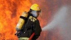 Автомобил и покъщнина изгоряха при пожар