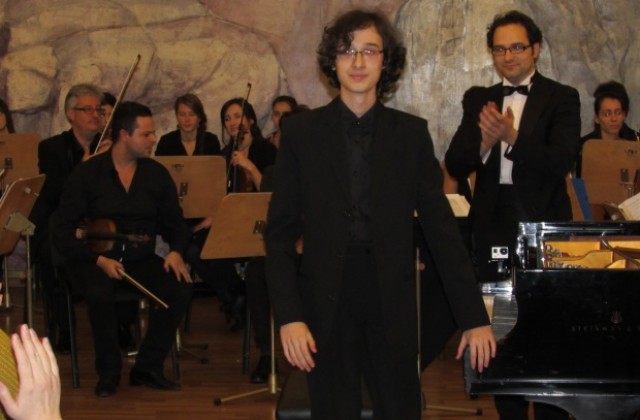 Пианистът Николай Димитров с трета награда от гръцки конкурс