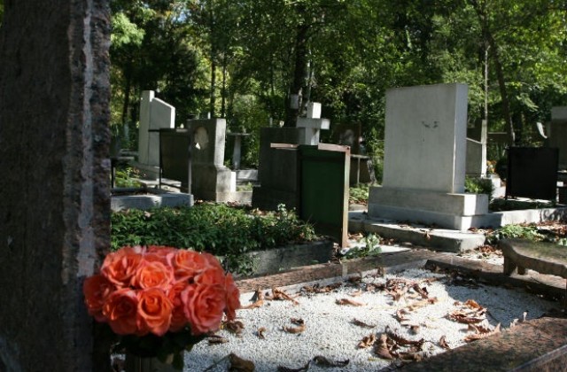 В Бургас въвеждат вътрешен транспорт в гробищния парк