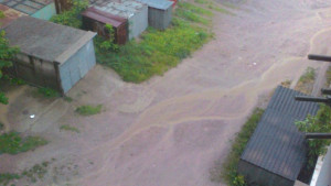 Запушени шахти и пропаднали тротоари след поройния дъжд в Сливен