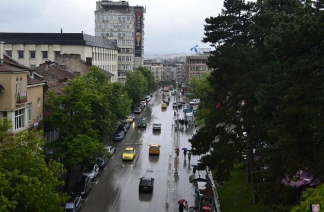 Главната търновска улица „Васил Левски” остава двупосочна до края на юни