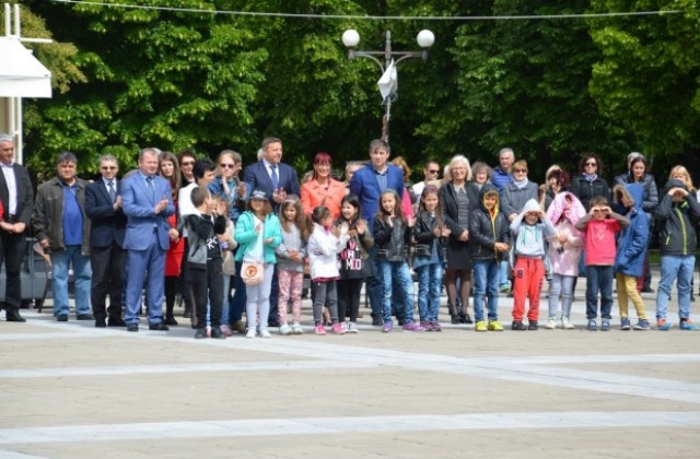Благоевградчани се преклониха пред паметника на Гоце Делчев