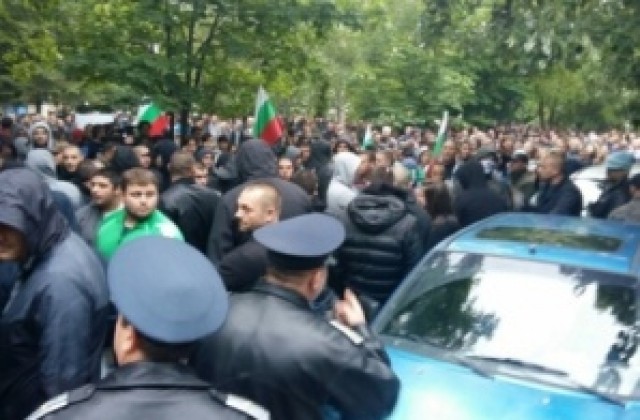 Сблъсъци между полиция и протестиращи в Раднево
