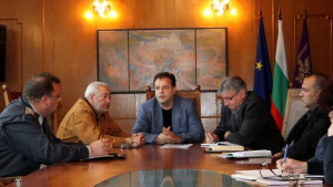 Кметът Даниел Панов свика кризисния щаб денонощното наблюдение на реките