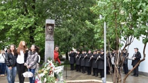 Откриха тържествено паметника на Данаил Попов в Плевен