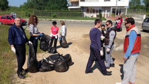 Приморско посреща туристическия сезон с пролетно почистване