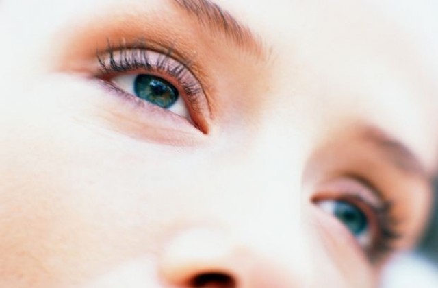 Течни контактни лещи ще помагат да виждаме в тъмното