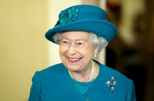Загина дизайнерката на шапките на Елизабет II