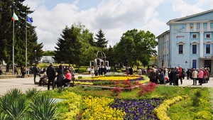 Песни стихове и цветя пред Войнишкия паметник в Деня на