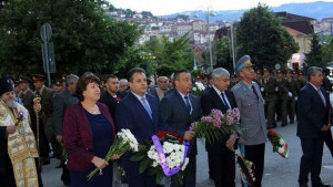 Велико Търново отбеляза Деня на храбростта при проливен дъжд и