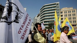 Извозиха блокирани на гръцки острови български туристи