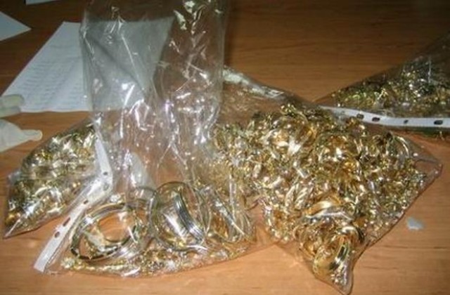 Над 170 грама злато откраднаха от частен дом