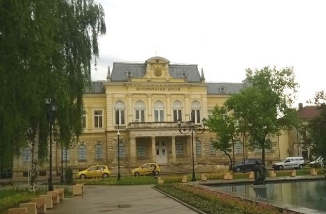 Информационен щанд по повод Деня на Европа на пл. Батенберг