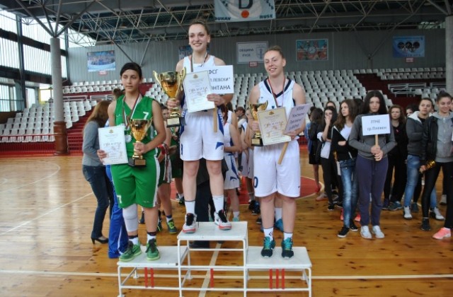 Наградиха победителите в ученическите игри по баскетбол при девойките