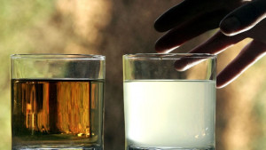 Доказаха че ябълковият сок успокоява стомашните болки при децата