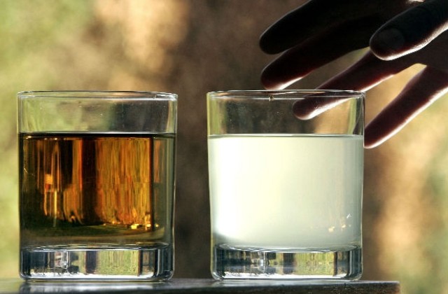 Доказаха, че ябълковият сок успокоява стомашните болки при децата