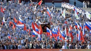 100годишни ветерани маршируват в Безсмъртния полк