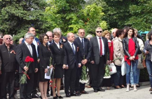 Русе и областта почетоха паметта на загиналите във Великата отечествена война