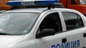 Хванаха двама крадци на пътни знаци